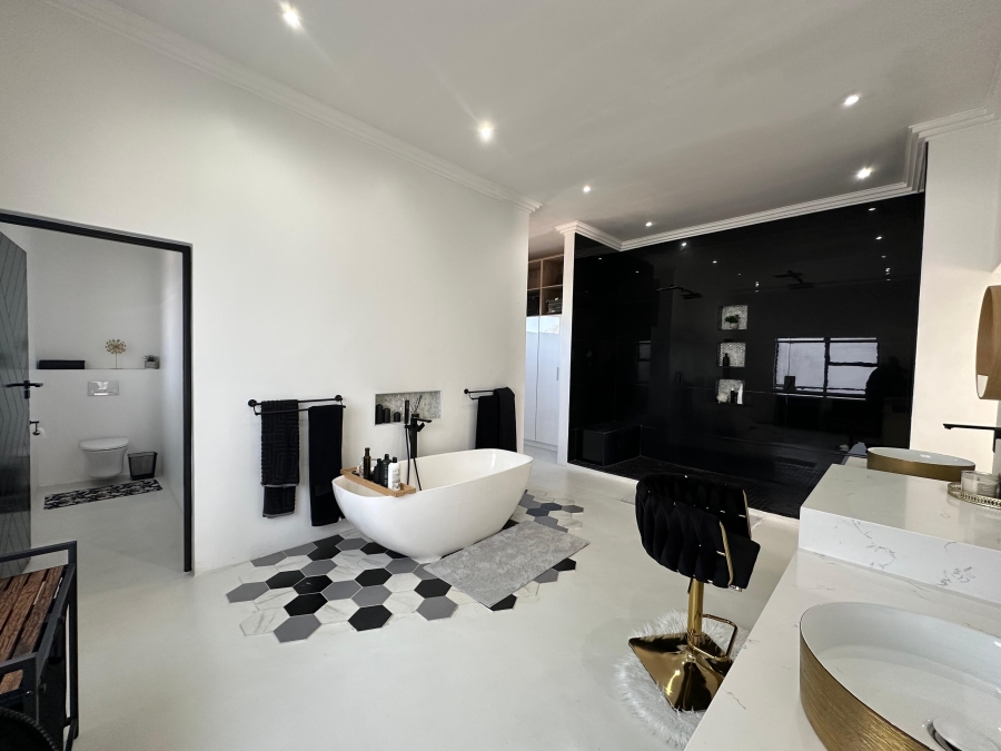 4 Bedroom Property for Sale in The Islands Estates North West